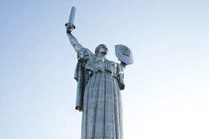 Thumb_monument-rodina-mat_3